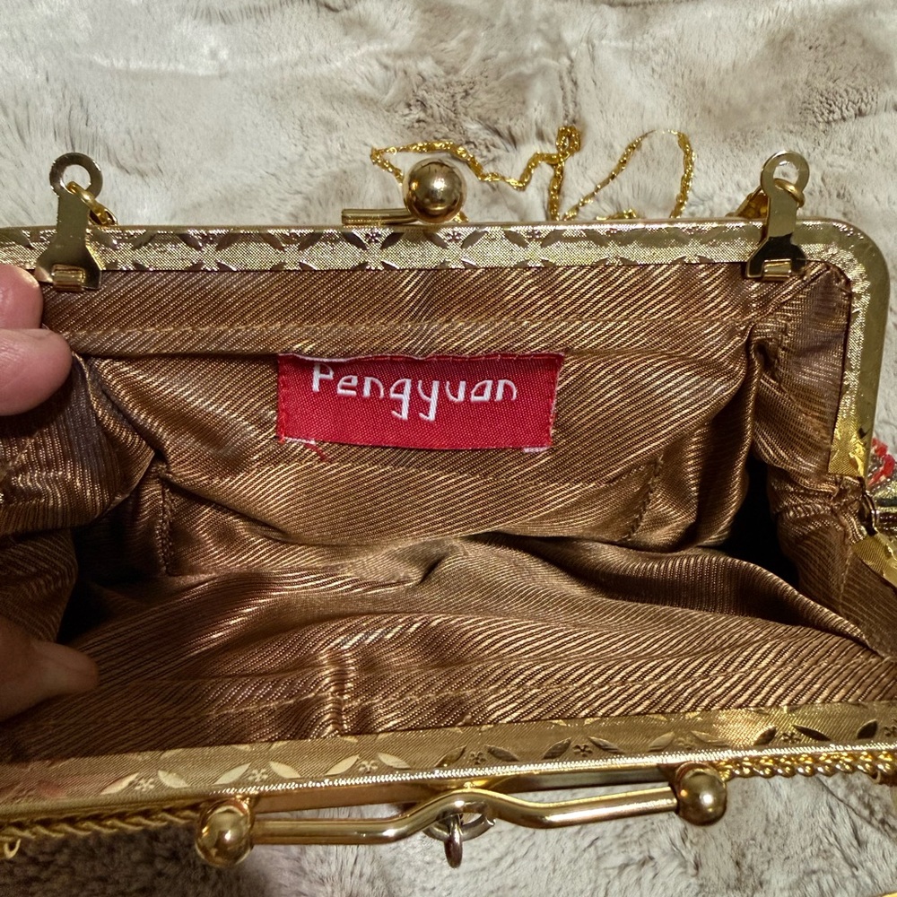 Pengyuan Elegant Gold and Red Embroidered Women's Bag - Picture 3 of 4